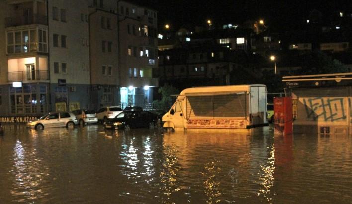 U Tuzli proglašeno stanje prirodne nesreće: Vodena bujica prouzrokovala veliku štetu