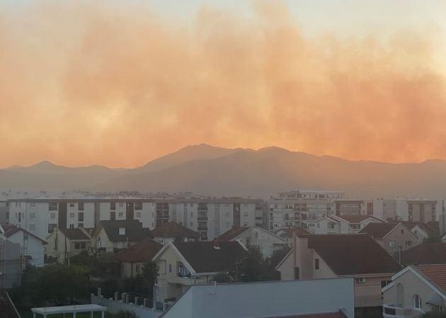 Požar na Veljem brdu gase avioni MUP-a