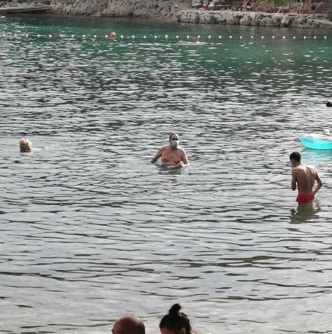 Prizor s plaže na Hvaru izazvao čuđenje