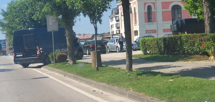 Dva policijska kombija stigla u Veliku Kladušu - Avaz