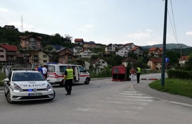 Kombi se prevrno u Hadžićima