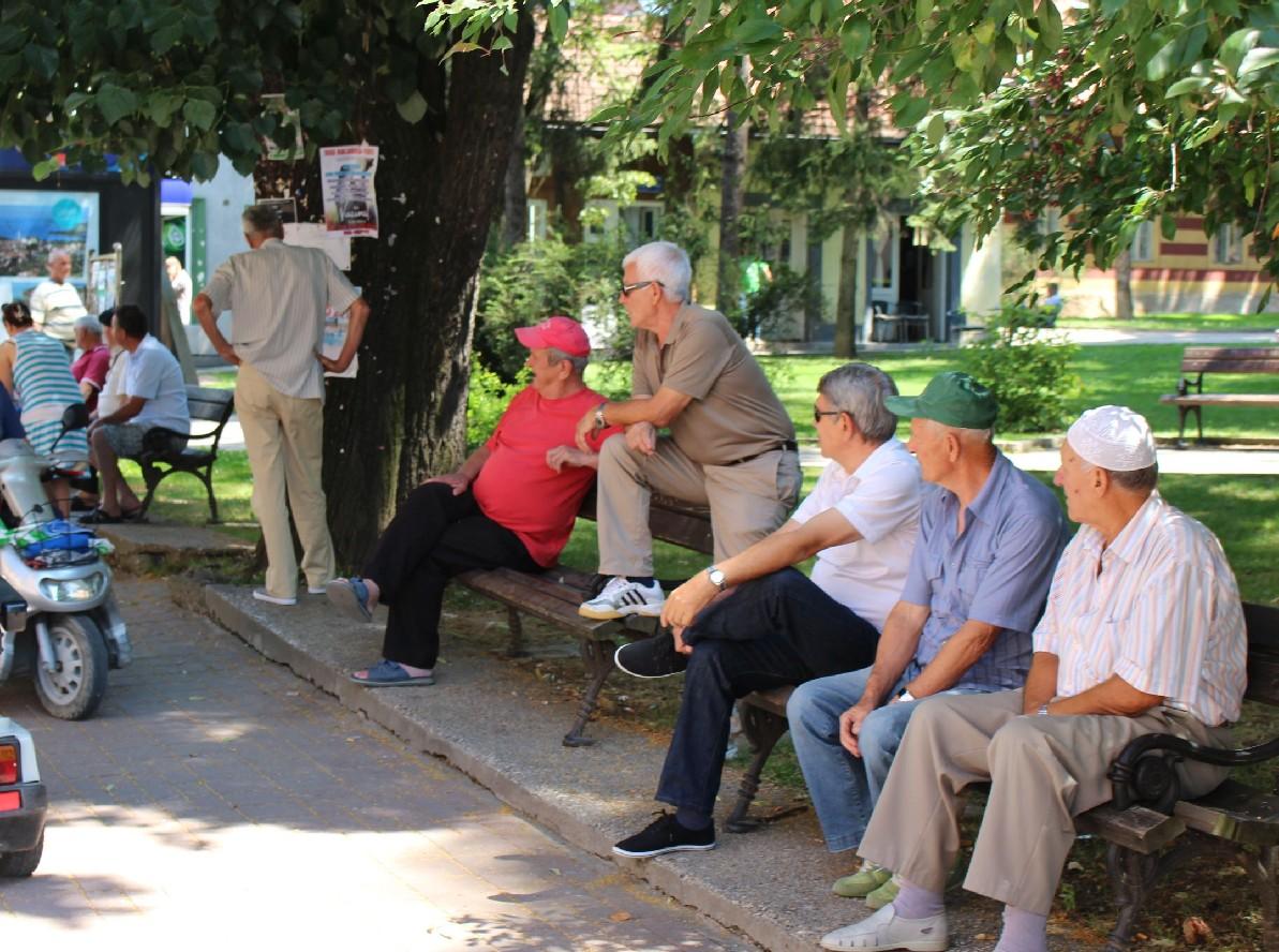 Život penzionera s najnižim primanjima postaje nepodnošljiv: Od korone bismo se i spasili, ali neimaština nas ubija