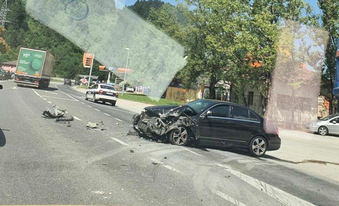 Na vozilima pričinjena materijalna šteta - Avaz