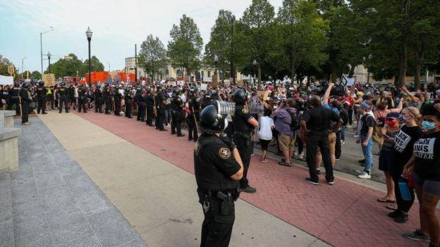 U Americi nastavljeni protesti: Demonstranti žele pravdu za Džejkoba Blejka