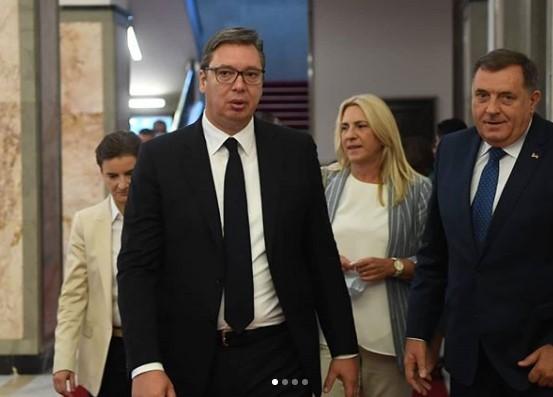 Počeo sastanak Vučića i Dodika