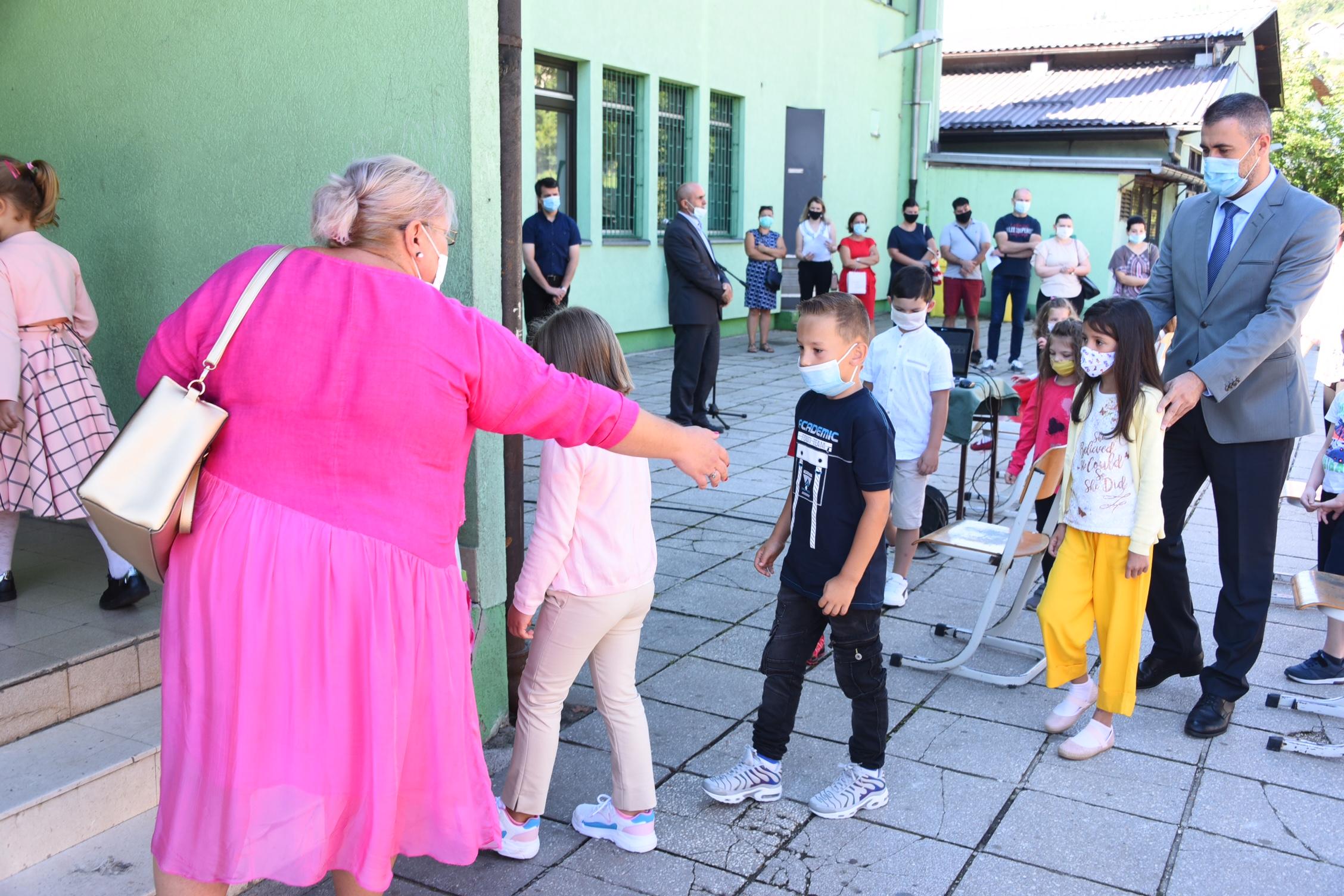 Prvačići u Kantonu Sarajevu od danas u školskim klupama: Časovi će trajati po 30 minuta