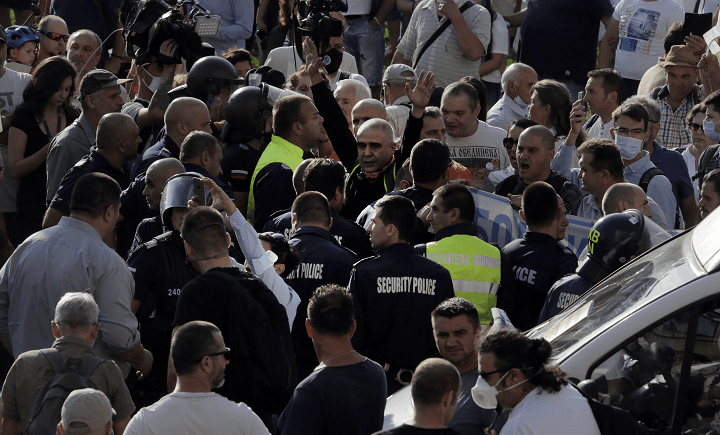 Na protesttima povrijeđeno i 80 policajaca - Avaz