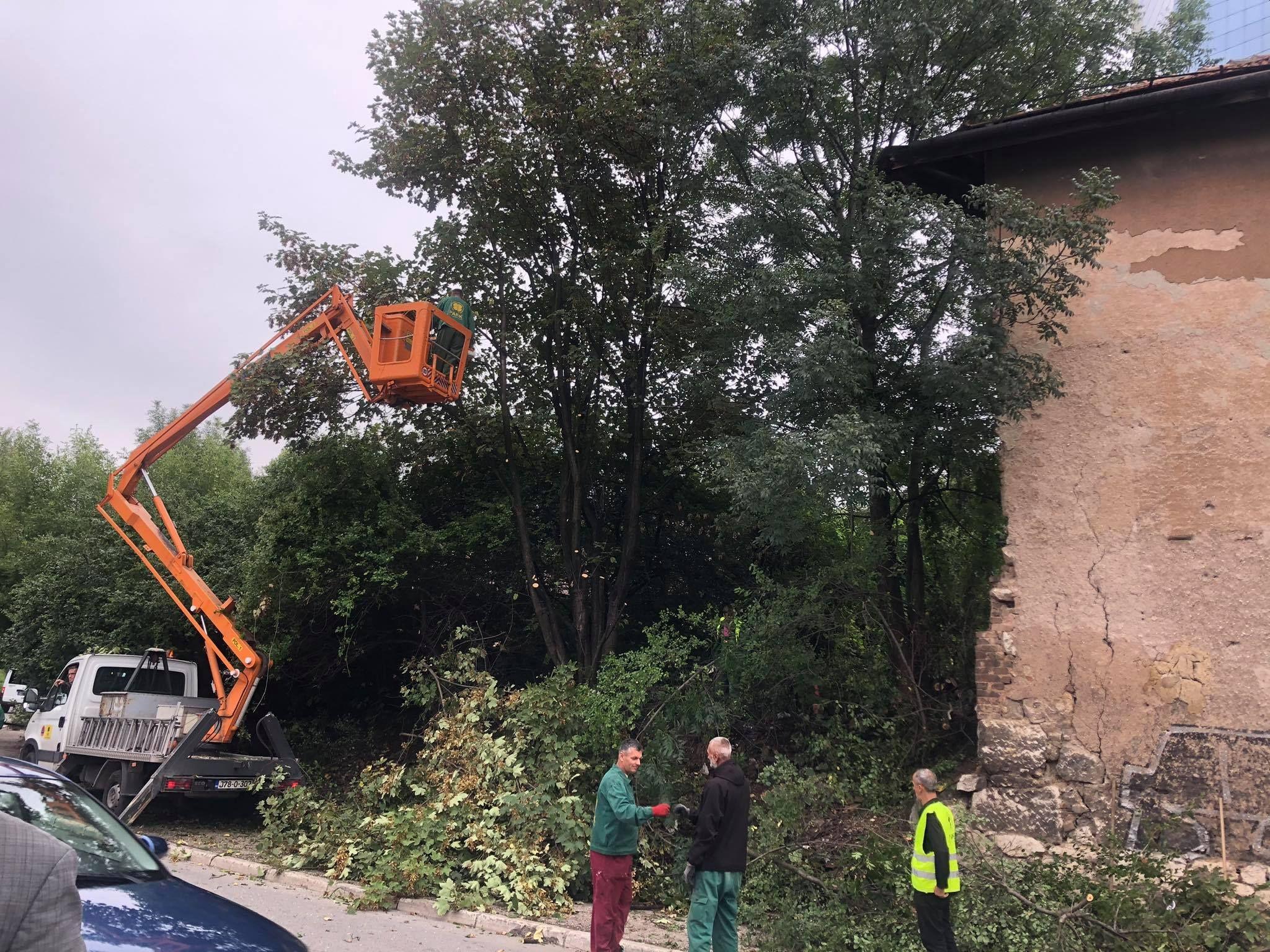 Počelo rušenje objekta u Tešanjskoj ulici - Avaz