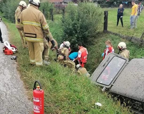 Teretni voz naletio na automobil, ima povrijeđenih