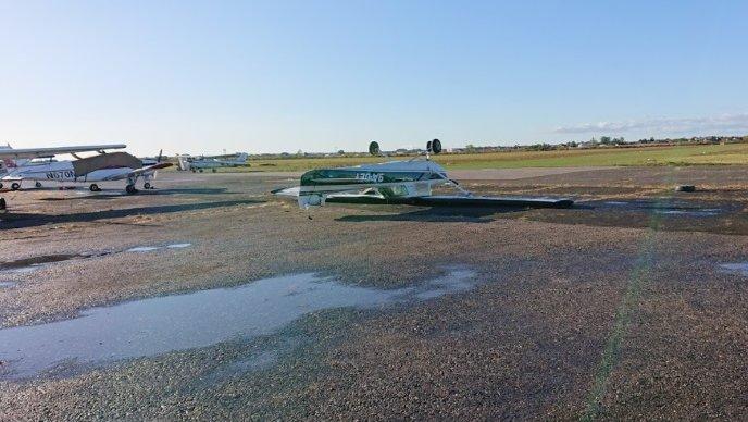 Jako nevrijeme zahvatilo Zagreb, prevrnuti avioni na aerodromu Lučko