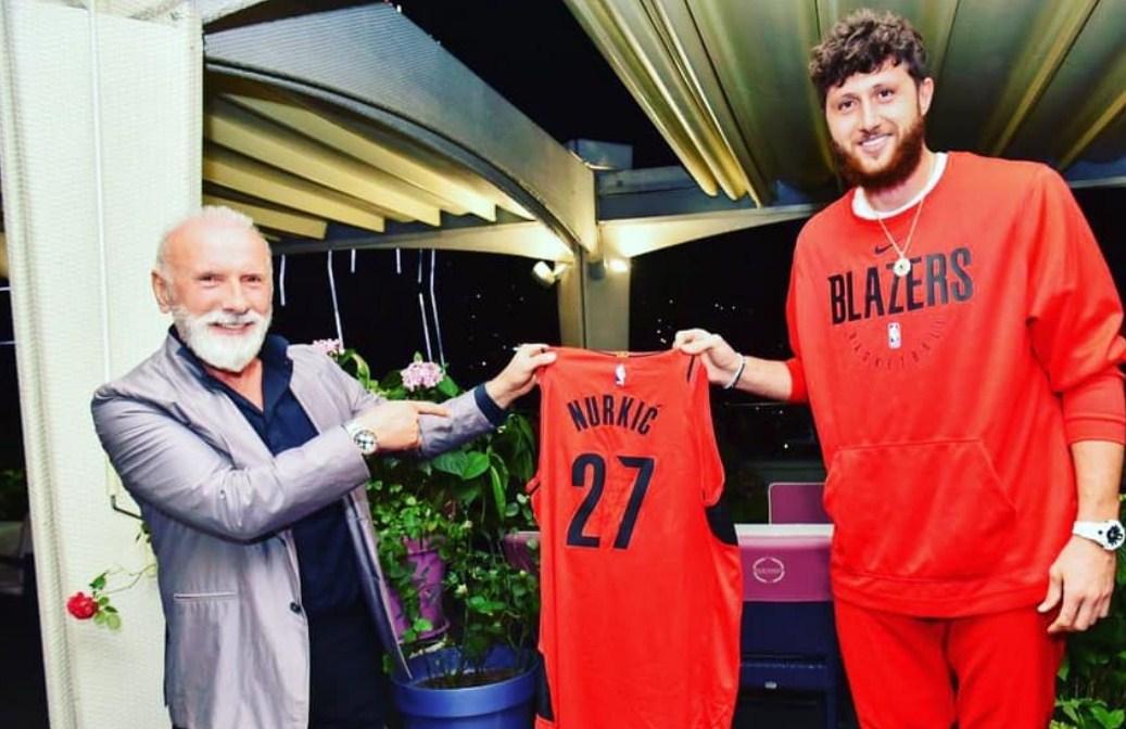 Jusuf Nurkić poklonio dres Dini Merlinu