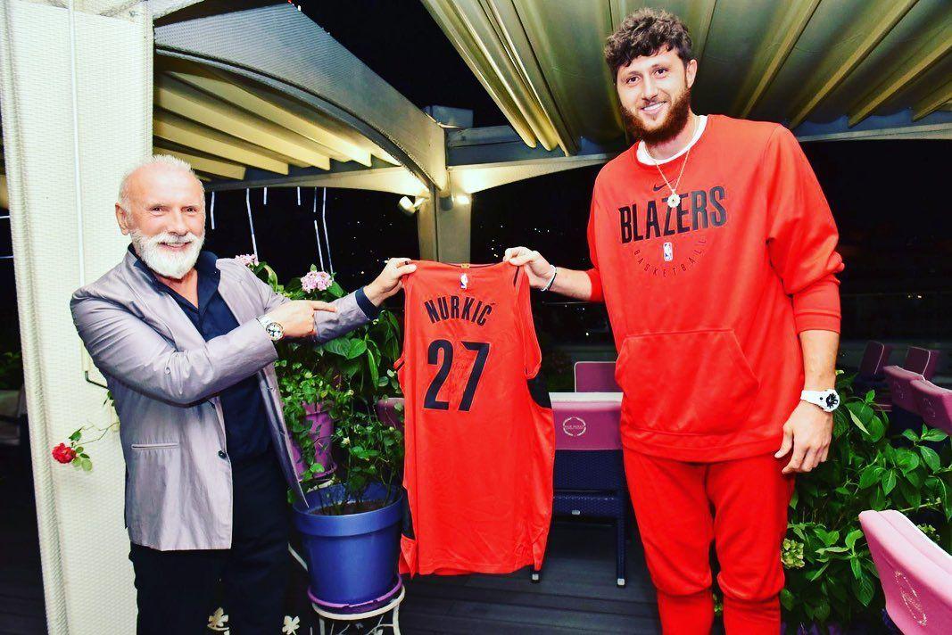 Jusuf Nurkić družio se s Dinom Merlinom i poklonio mu dres