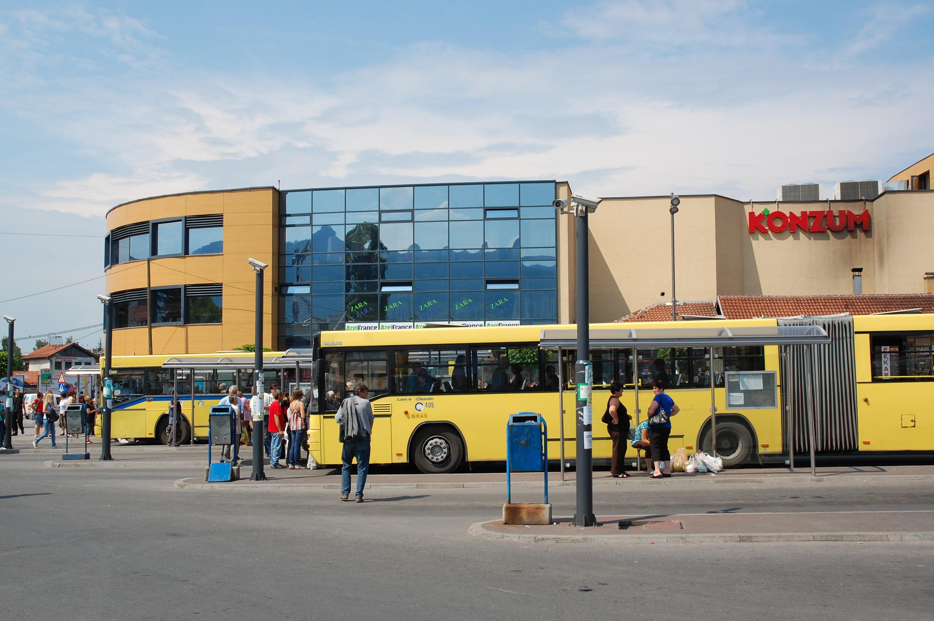 Građani Hadžića ogorčeni, kako držati distancu u autobusu koji kasni i po dva sata