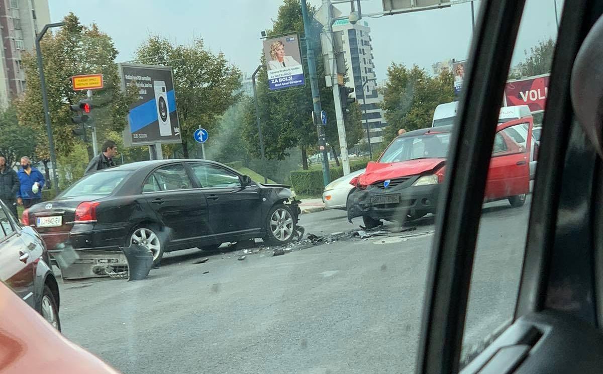 Saobraćajna nesreća na Otoci, učestvovala tri vozila