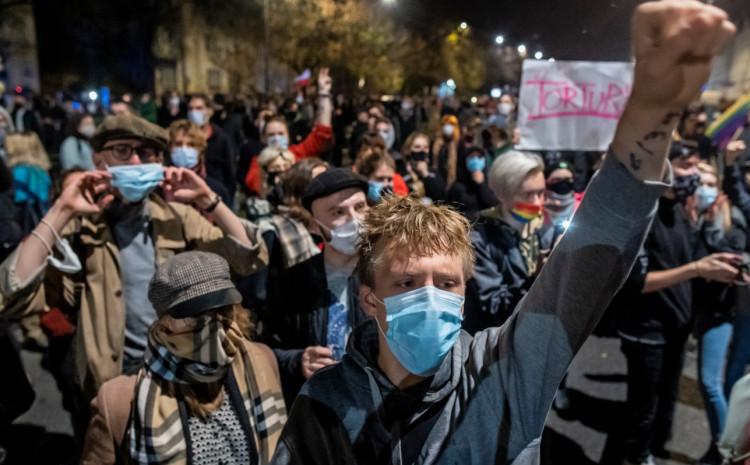 Učesnici protesta u Poljskoj upali na nedjeljne mise zbog zabrane abortusa