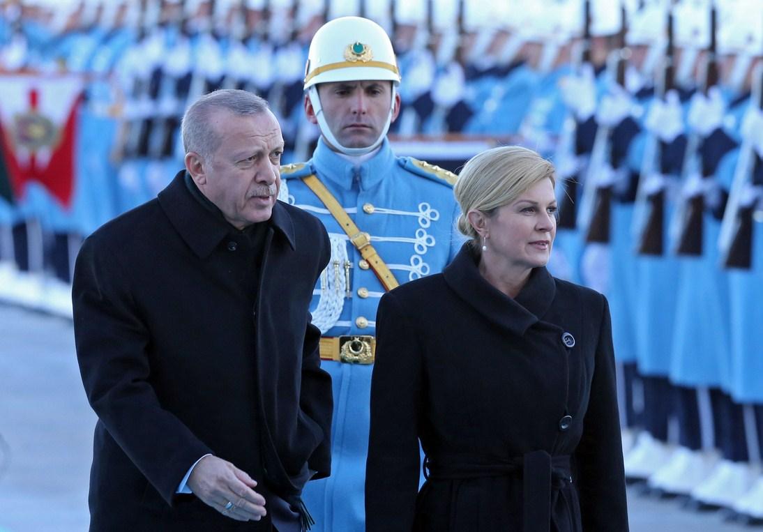 Kolinda Grabar-Kitarović pisala Erdoanu: Duboko sam tužna zbog tragičnog potresa u Turskoj