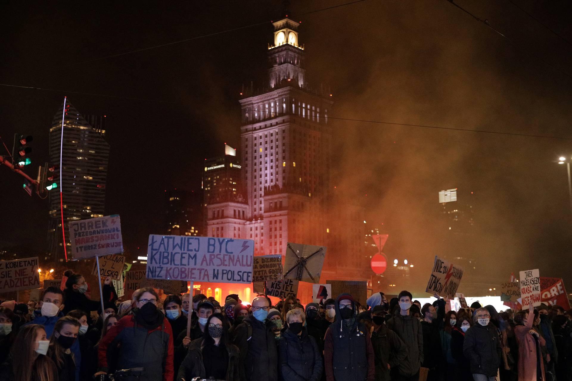 Masovni protesti zbog zabrane abortusa