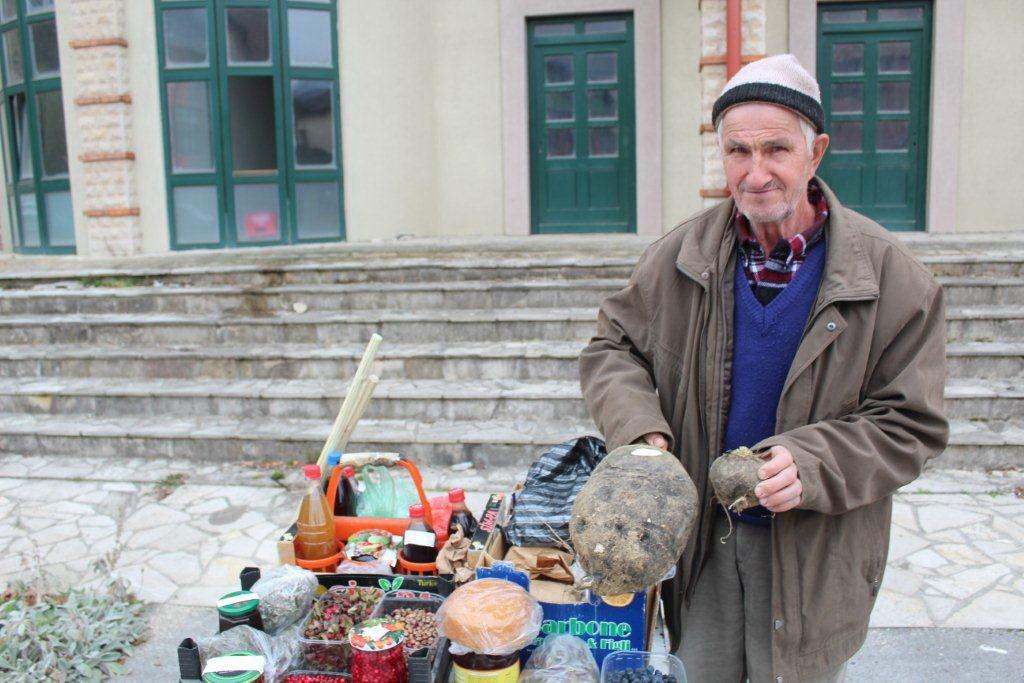 Muharem Ahmetak uzgojio rotkvicu od četiri kilograma