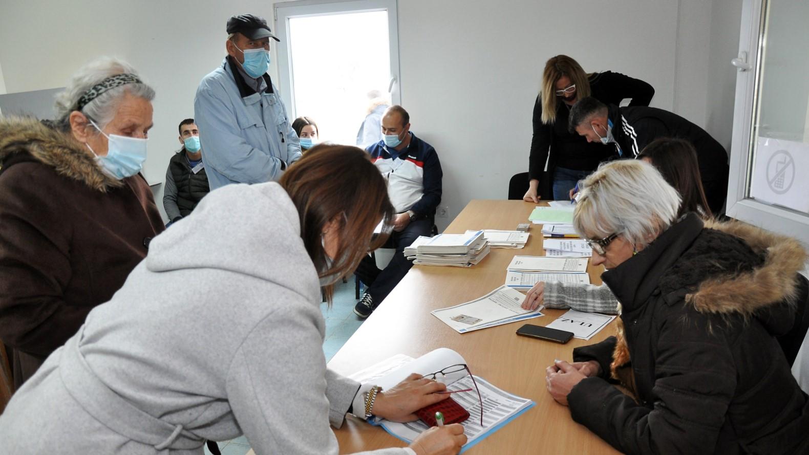 Na biralištima u semberskim selima Patkovača i Ljeskovac zabilježen je dobar odziv glasača