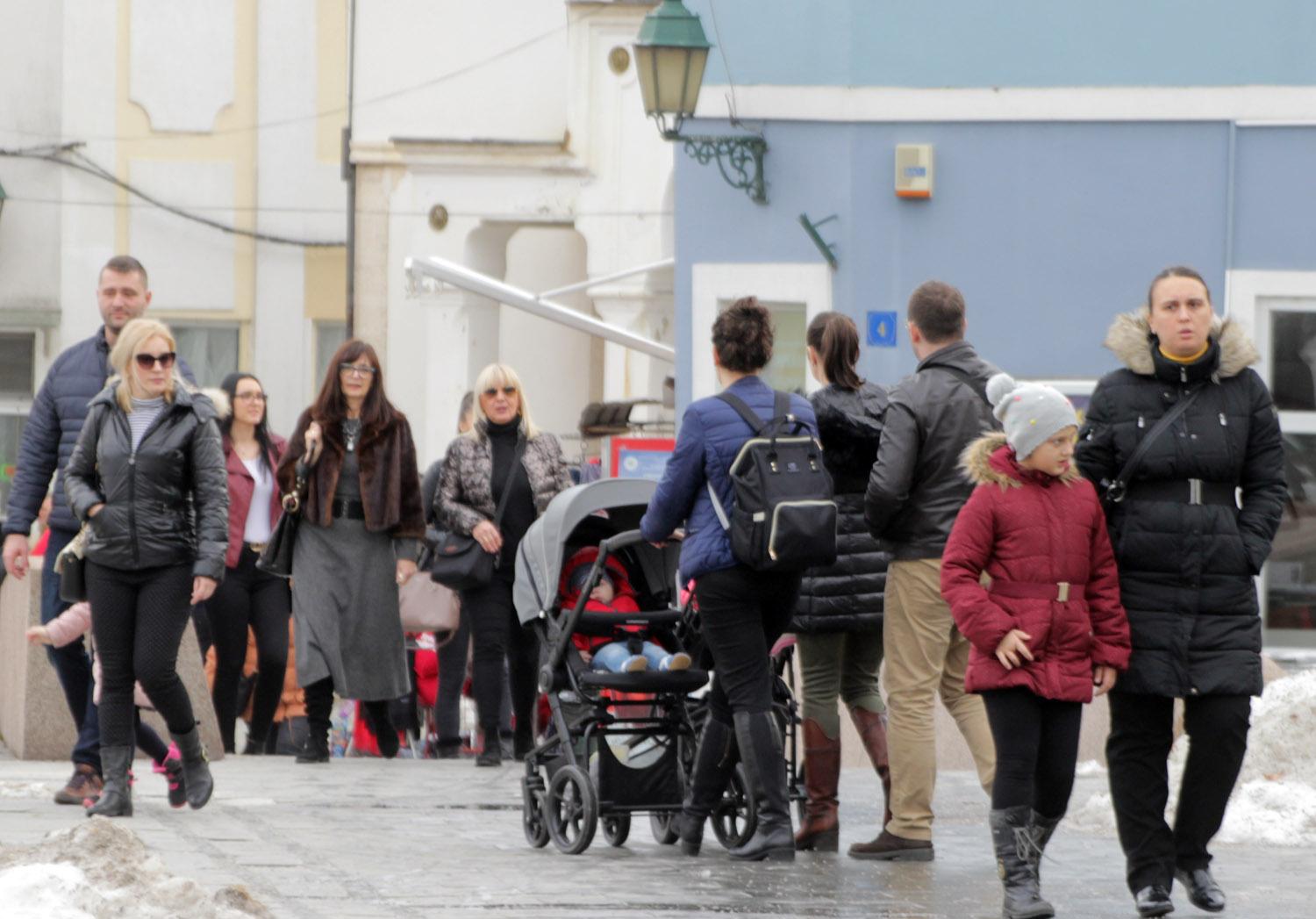 Umjereno oblačno i sunčano, magla uz riječne tokove