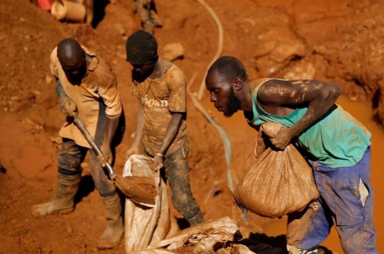 Zimbabwe mine shaft collapse leaves dozens trapped