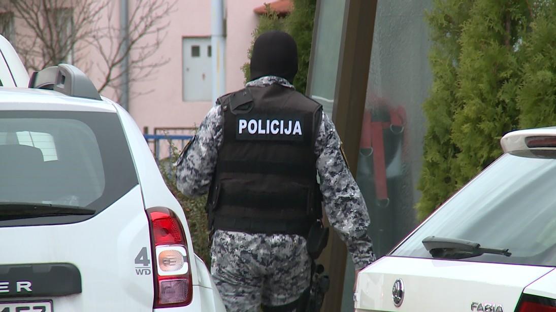 Policija traga za djevojkom - Avaz