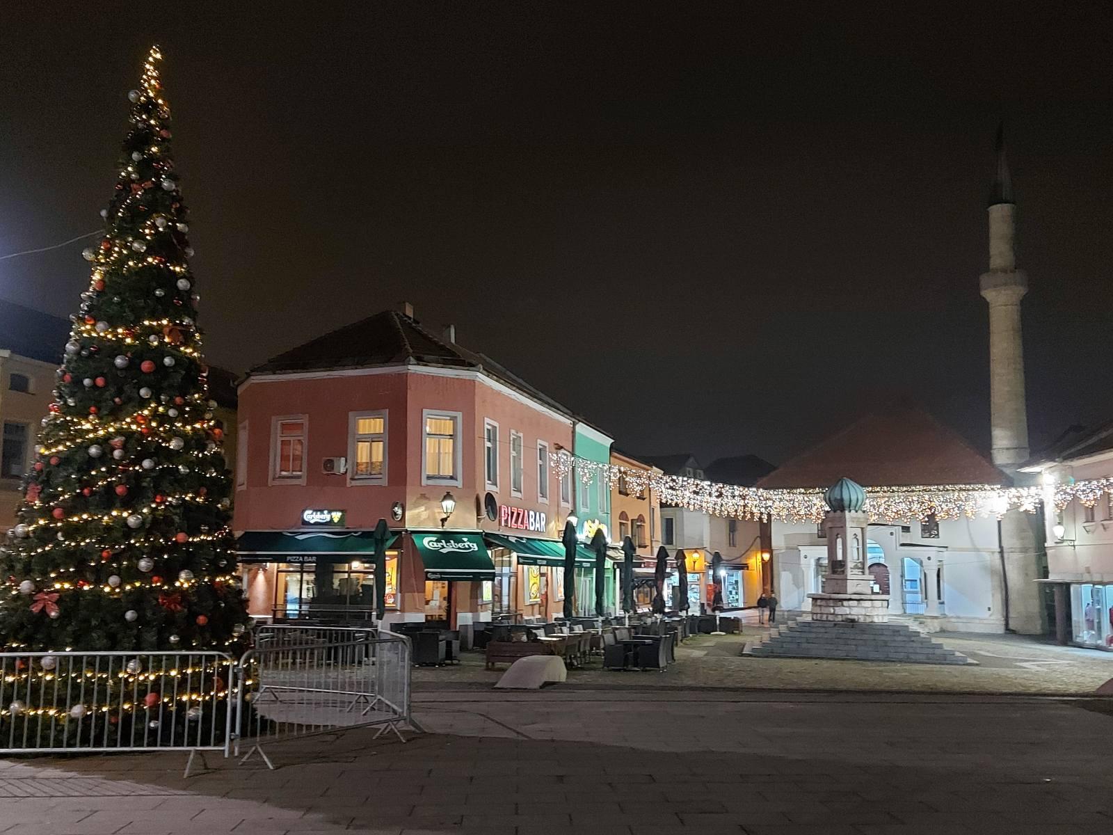 Tuzlanski Trg slobode u prazničnom ruhu - Avaz