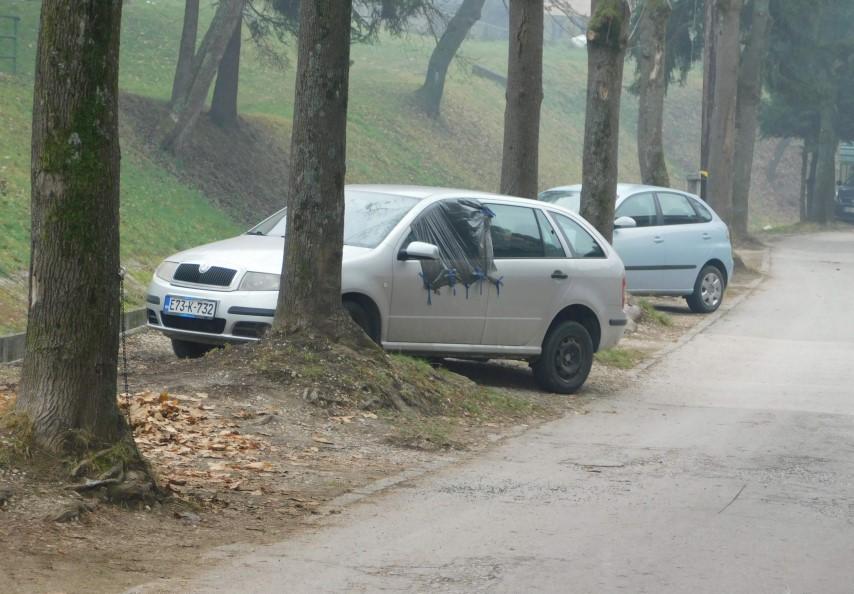 Eksplozija u Vogošći: Oštećena zgrada i dva automobila