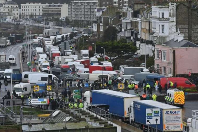 Forget Christmas: Truckers struggle to cross Channel