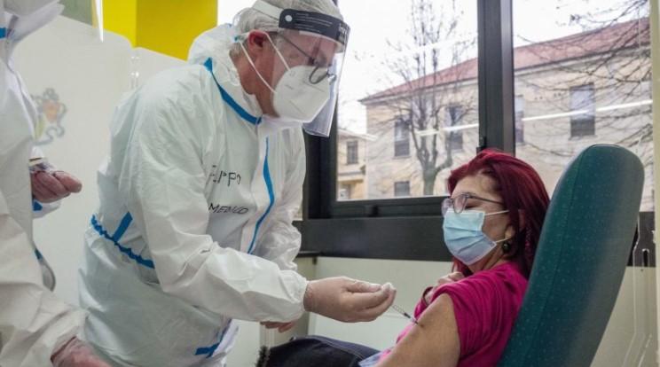 EU begins vaccinations to end Covid 'nightmare'