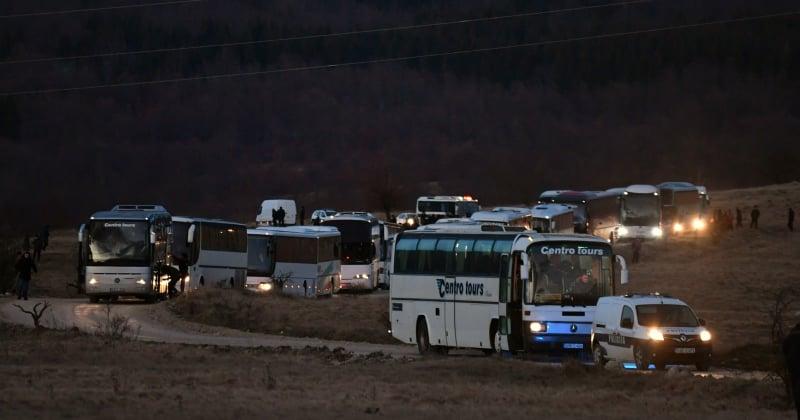 Autobusi s migrantima čekaju u Bihaću - Avaz