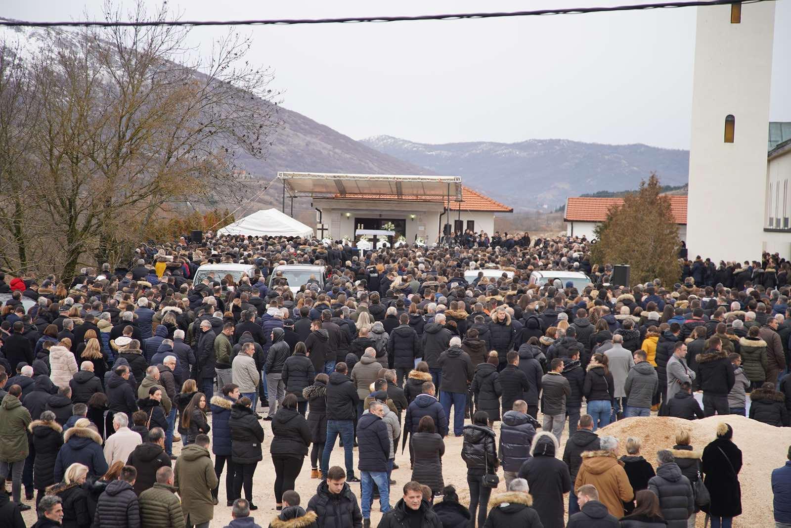 Emotivni govor biskupa Palića: Ostajemo nijemi, ova patnja je jednostavno prevelika