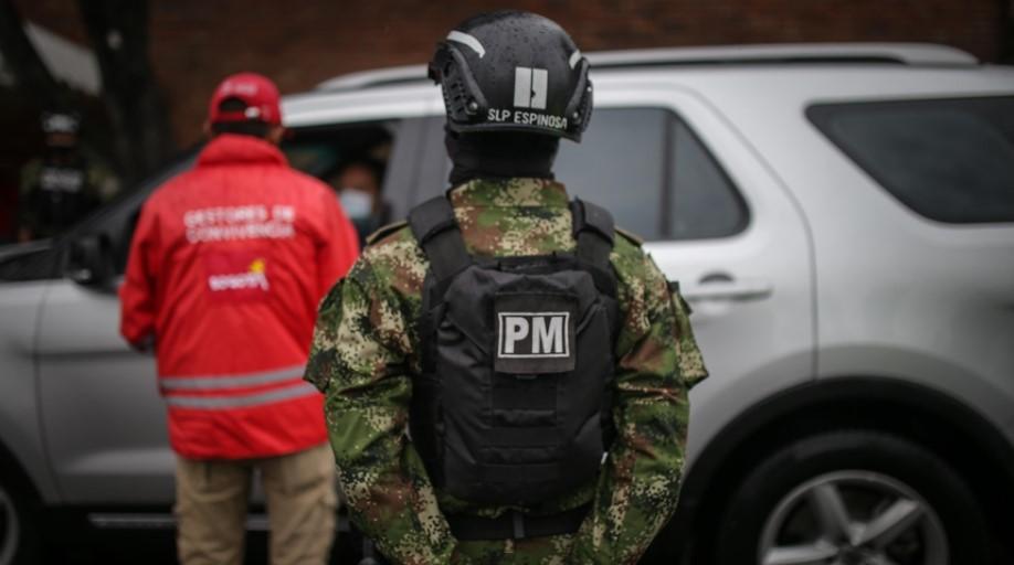 Members of the military forces amid the new coronavirus pandemic patrol the streets, at the areas with a high number of COVID-19 cases in Bogota, Colombia, on January 08, 2021. - Avaz