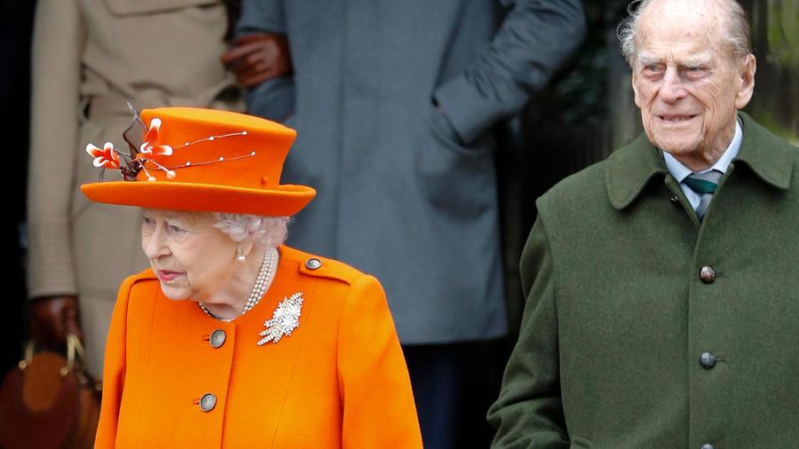 Britain's Queen Elizabeth II and her husband Prince Philip - Avaz