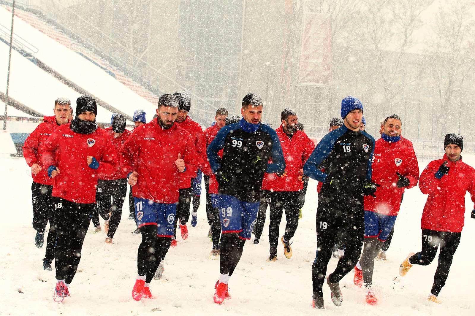 Sa današnjeg treninga fudbalera Borca na Gradskom stadionu - Avaz