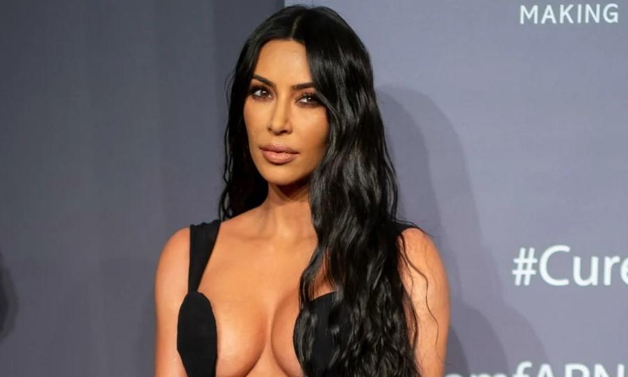 Kim Kardašijan pozirala bez prstena