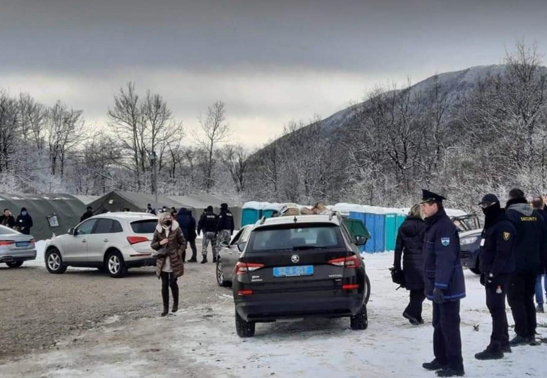 Satler, Cikotić i međunarodni predstavnici u obilasku kampa u Lipi kod Bihaća