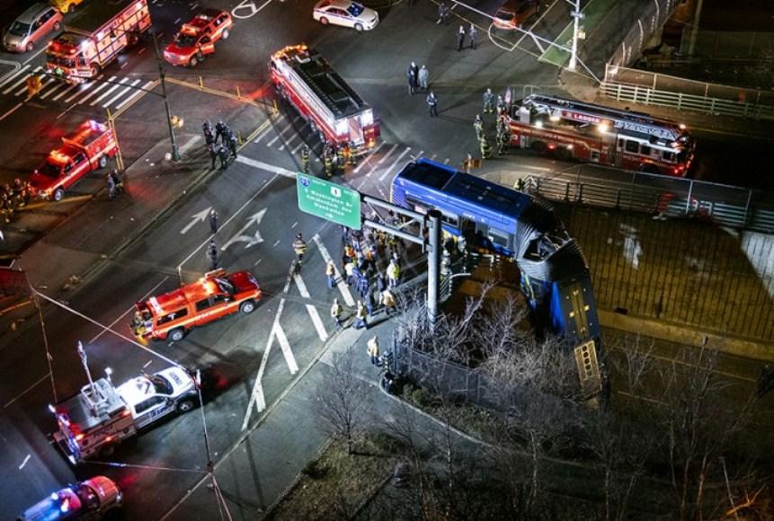 Autobus visi sa nadvožnjaka u Njujorku, najmanje sedam povrijeđenih