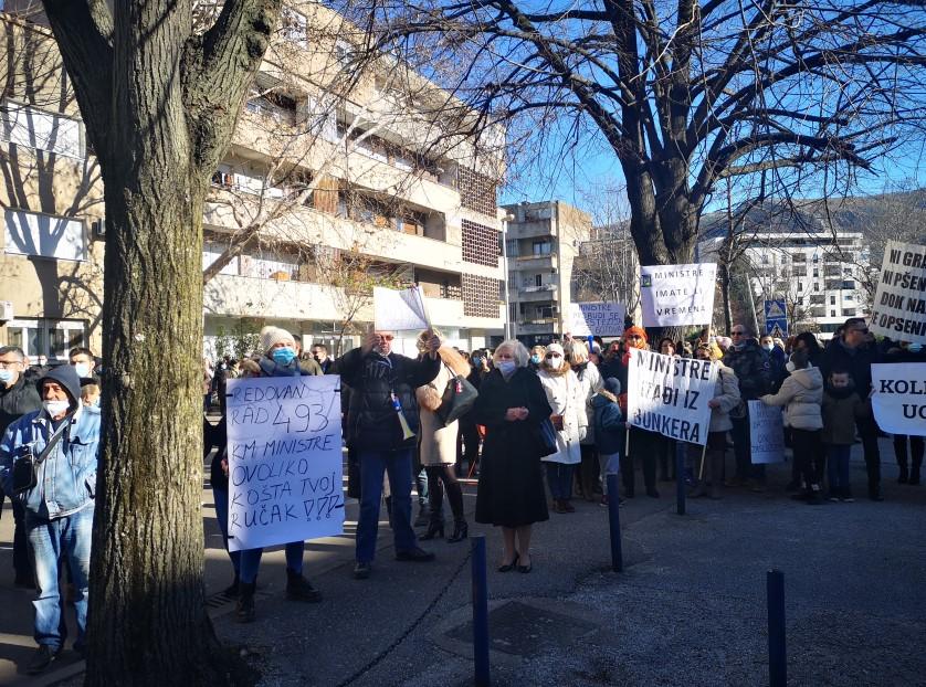 Zdravstveni radnici HNK ponovo izašli na ulice