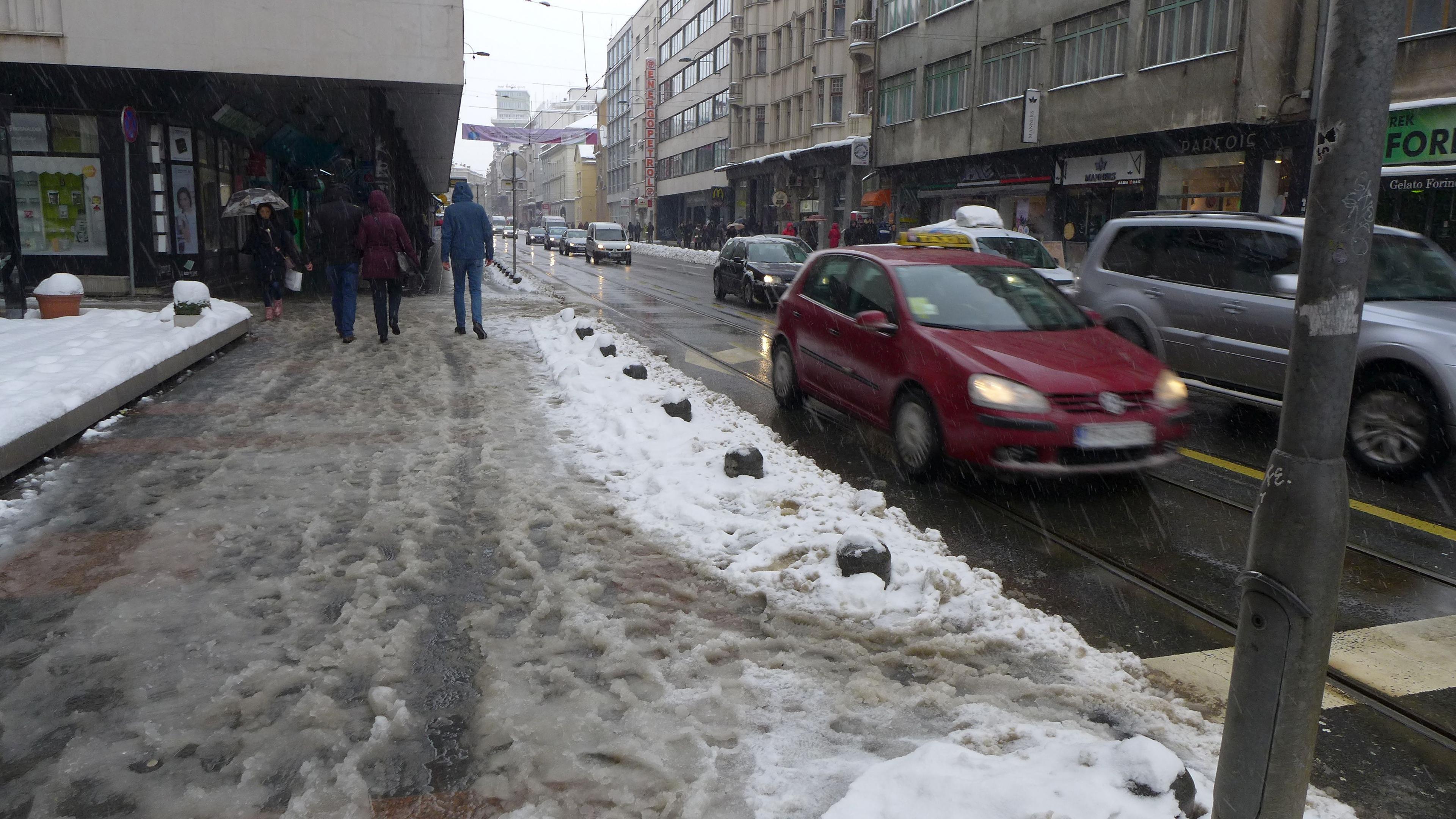 Pretežno oblačno sa slabim snijegom, večeras obilnije padavine