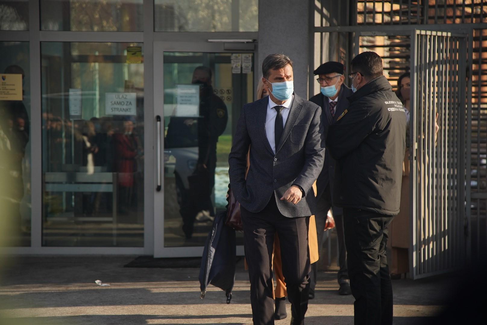 Novalić leaves the building of the Court of B&H - Avaz