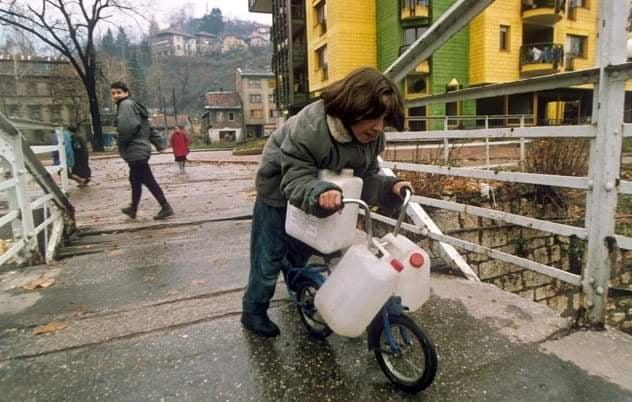 Prepoznajete li nekog sa fotografija djece iz ratnog Sarajeva