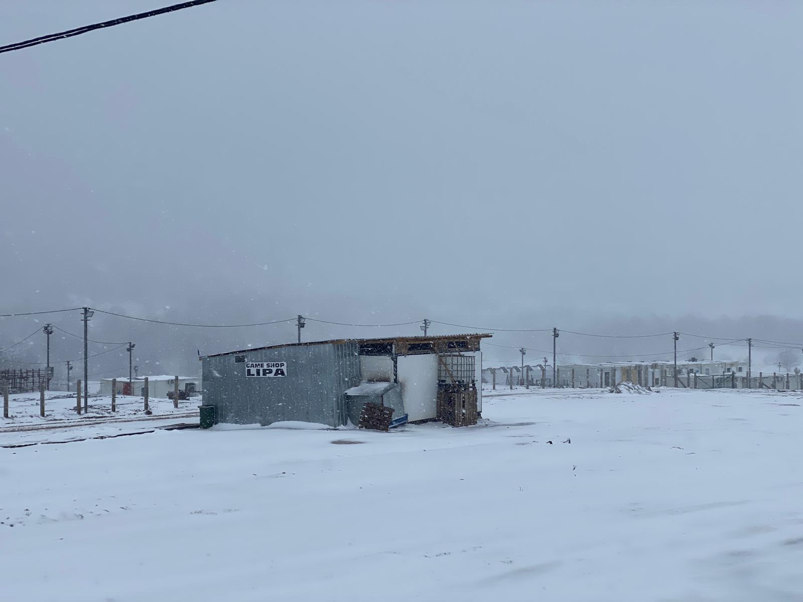 One of the facilities in the camp "Lipa" covered with snow - Avaz