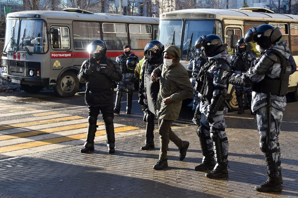 Ruska policija hapsi okupljene ispred suda - Avaz