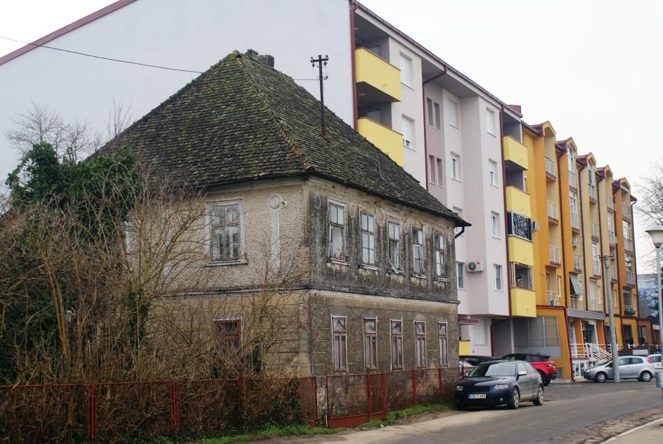 Prelijepa bosanska kuća na keju u Bosanskoj Gradišci - Avaz