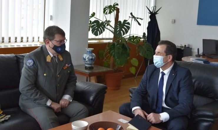 EUFOR Commander Major General Alexander Platzer and Minister Cikotić - Avaz