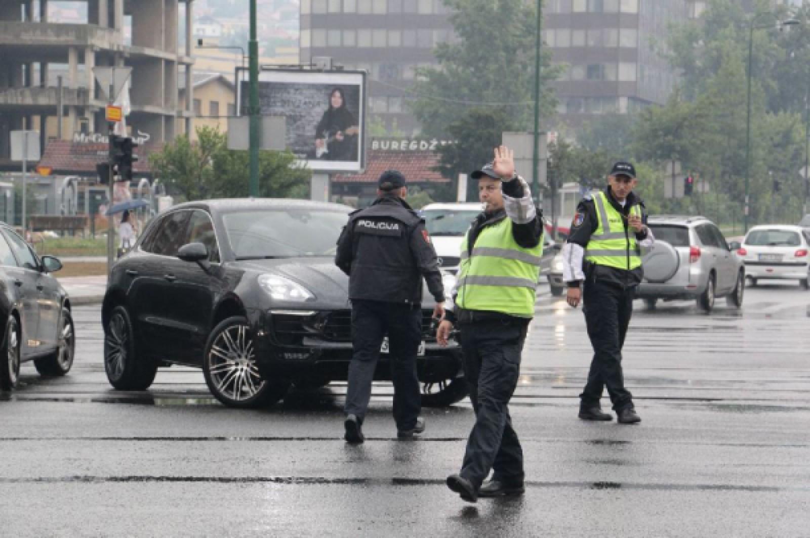 Visočanin pokušao podmititi policajca sa 10 KM