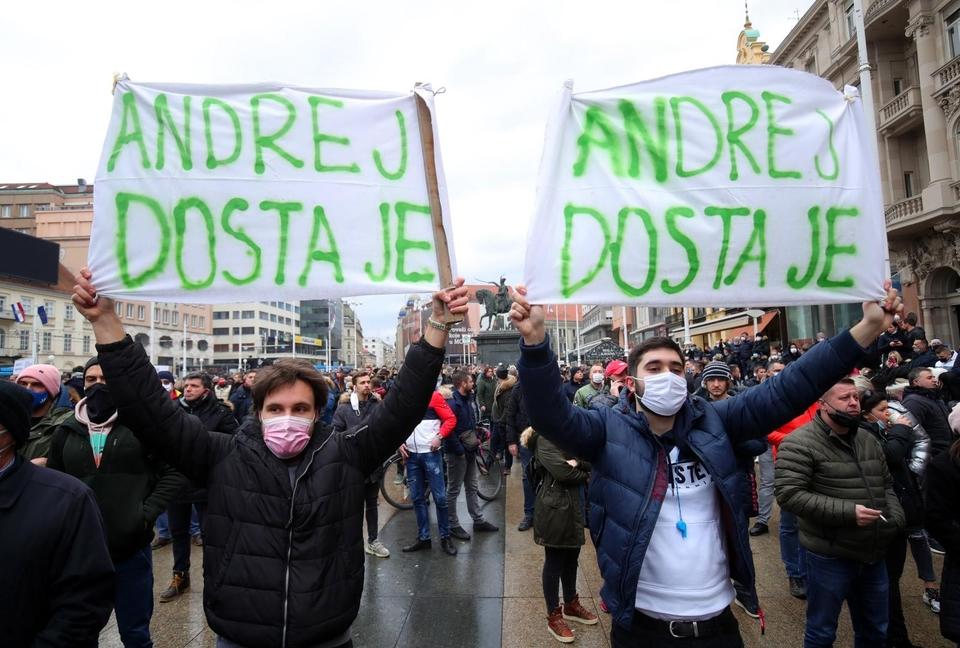 Poduzetnici kažnjeni zbog protesta s 30.000 kuna, a sinoć održana misa na kojoj su prekršene mjere