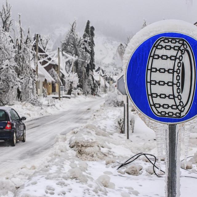 Upozorenje vozačima: Zbog niskih temperatura moguća poledica