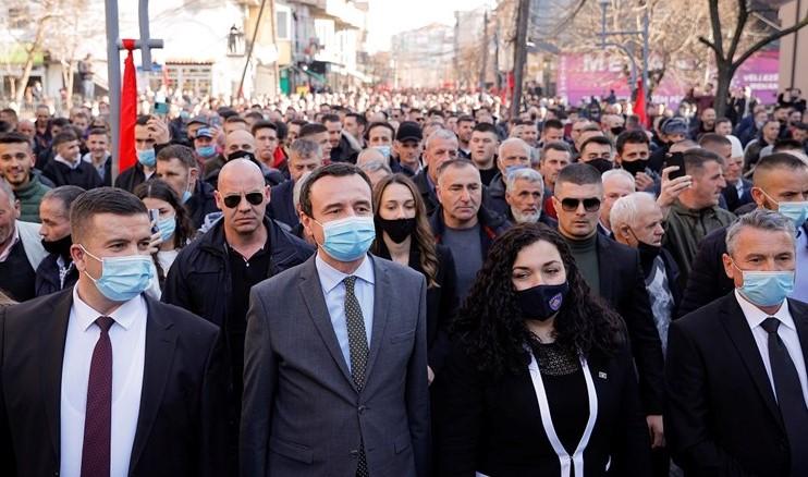 Važni izbori na Kosovu, u anketama vodi ljevičar koji je bacio suzavac u parlament